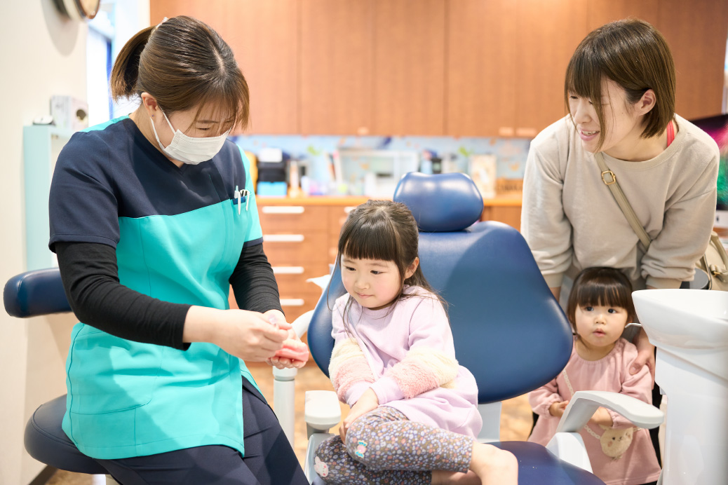 母娘で診察を受ける様子